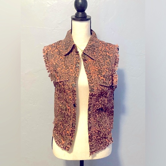 English Rose Leopard Print Denim Jacket - Picture 4 of 12